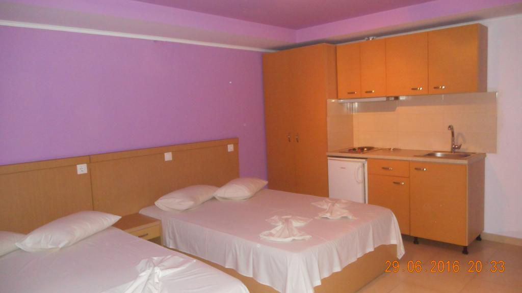 Dimis Studios And Apartments Olympiakí Aktí Luaran gambar